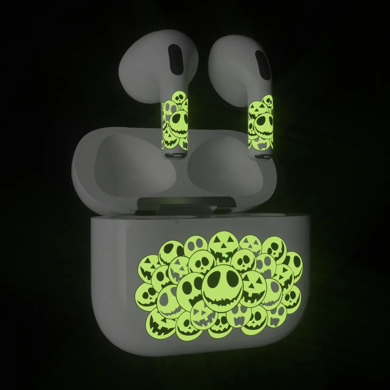 Skin NOA pentru AirPods 3rd Gen. - Halloween, fosforescent - Image 5